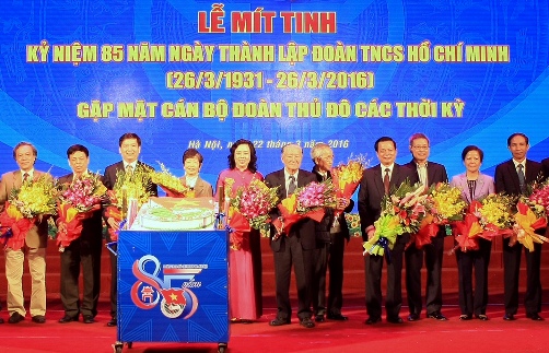 Các đồng chí cán bộ, nguyên cán bộ Đoàn Thủ đô các thời kỳ cùng chúc mừng sinh nhật Đoàn TNCS Hồ Chí Minh